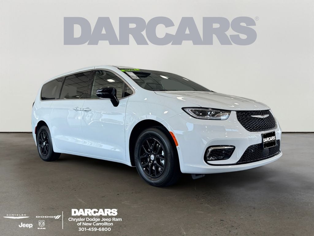 2026 Chrysler Pacifica Select 360 Surround View Camera in Bright White Clear-Coat Exterior Paint — front three-quarter view