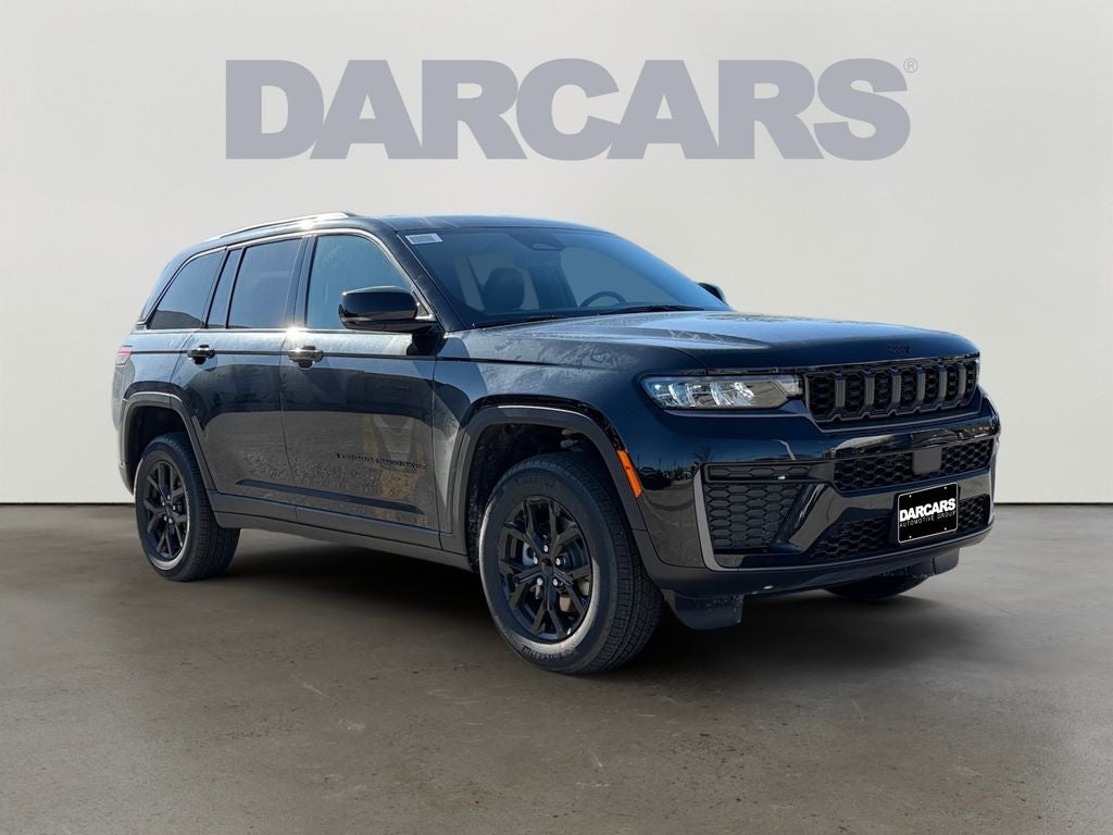 2026 Jeep Grand Cherokee Altitude in Diamond Black Crystal Pearl-Coat Exterior Paint — front three-quarter view